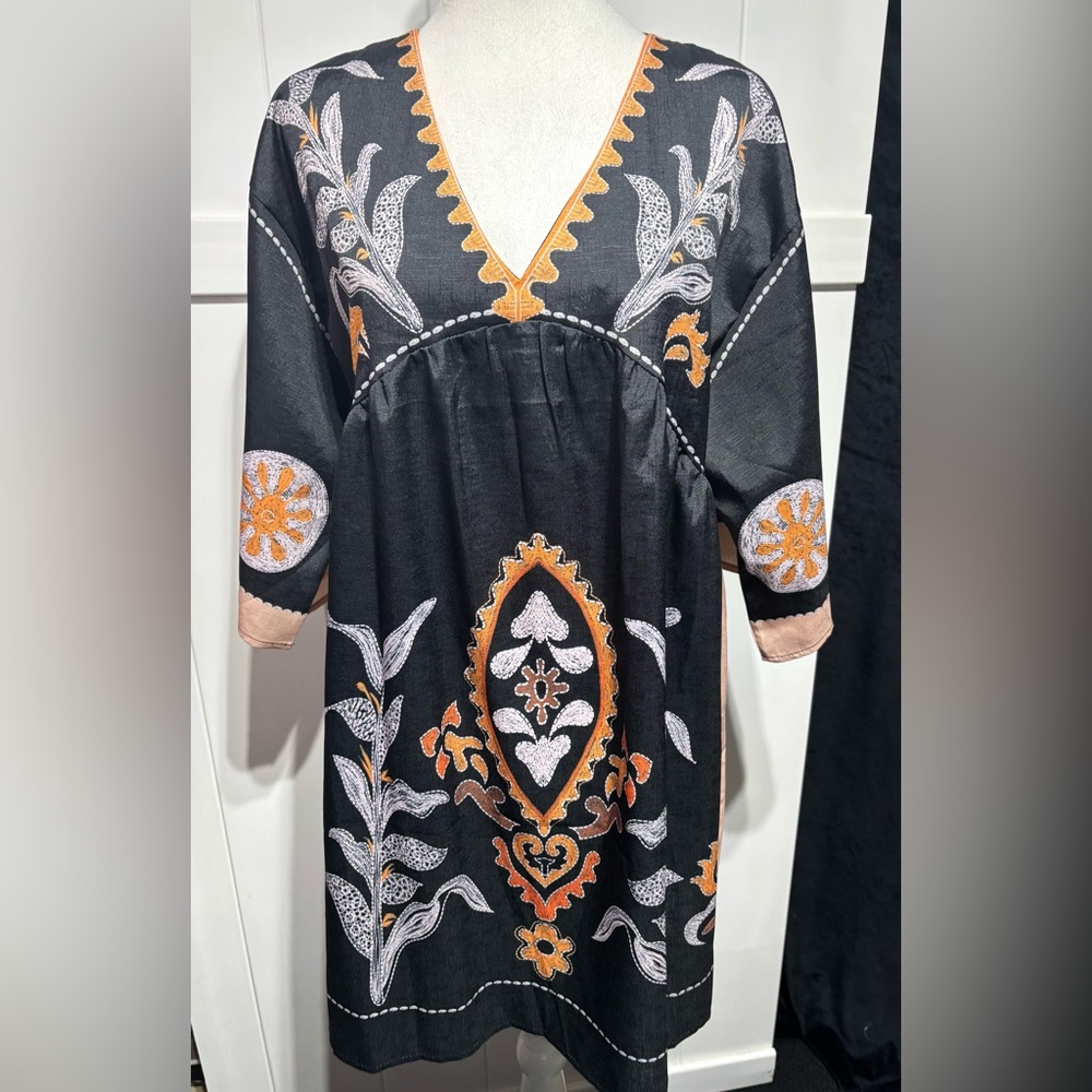 Black/white/tan/gold colored V neck mini dress